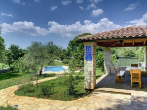 Rustic holiday home in Valtura with swimming pool